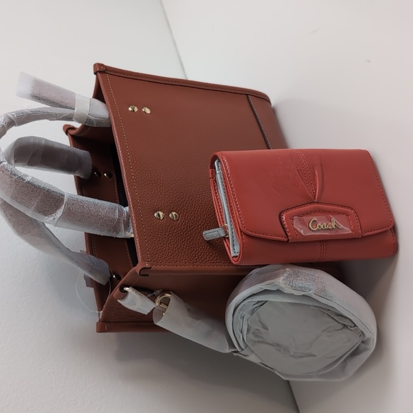 Coach CO971 + F48068 Leather Dempsey Tote & Clutch Wallet - Picture 2 of 16